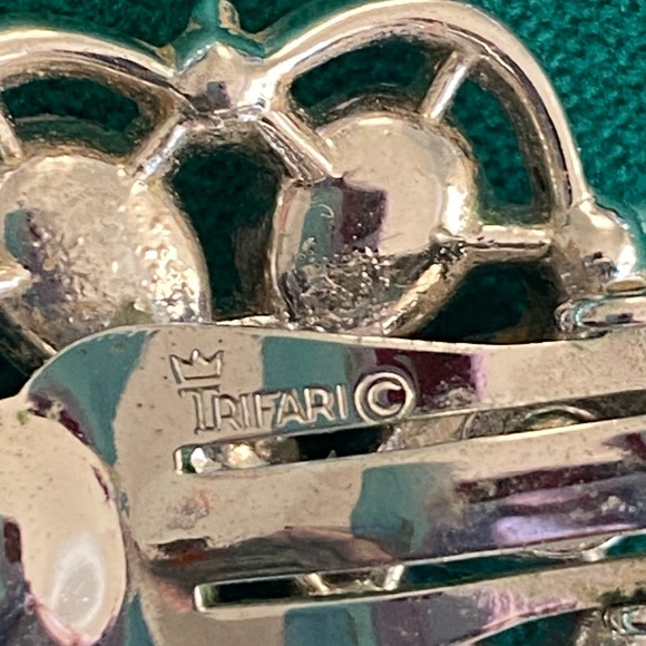 Vintage signed Crown Trifari Aurora Borealis necklace earring set. T18 - Picture 8 of 9